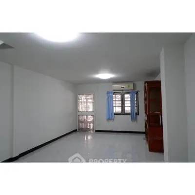 image_rental-28125177