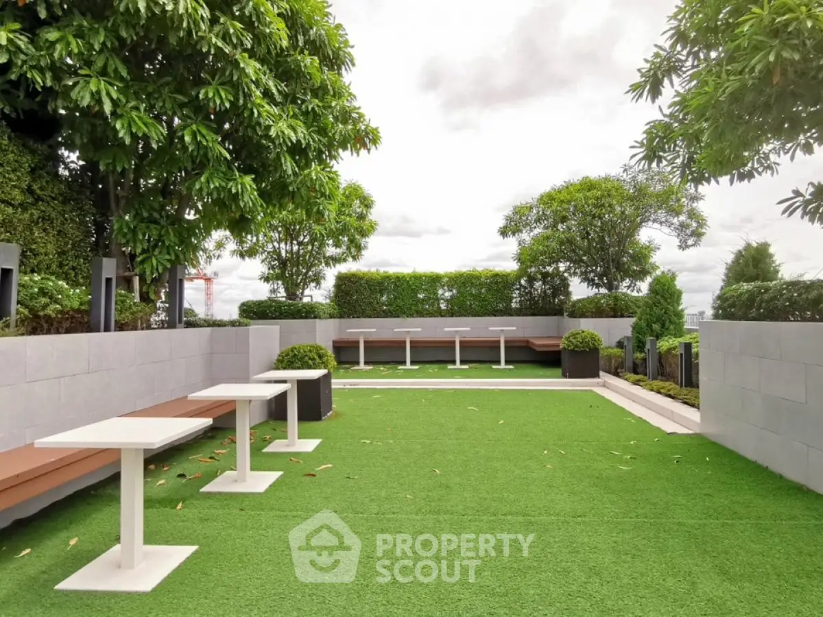 Modern rooftop garden with lush greenery and stylish seating area