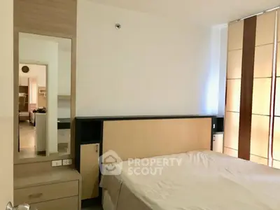  2 Bedrooms Condo at Phahol Metro Bedroom