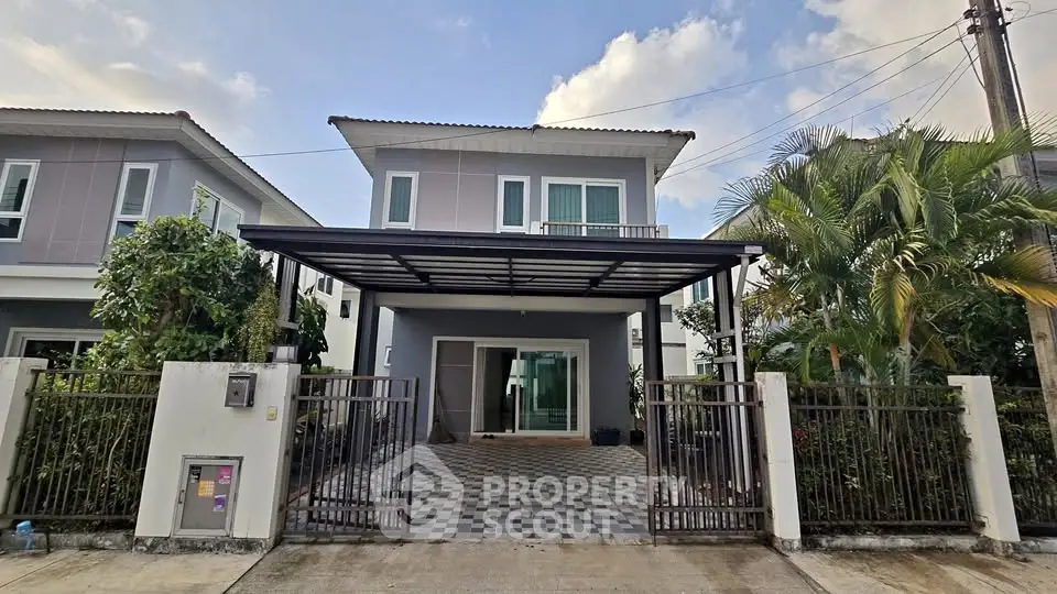 Modern two-story house with spacious driveway and lush greenery, perfect for family living.