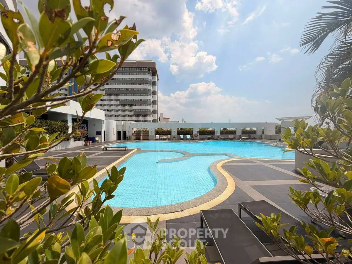 Luxurious rooftop pool with stunning city views and modern design, perfect for relaxation and leisure.