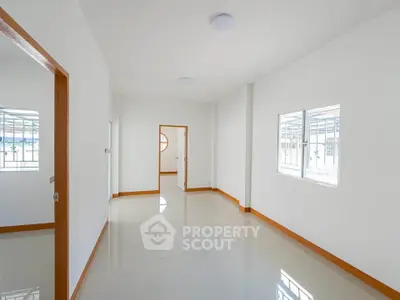 Spacious and bright interior with modern finishes and large windows in a contemporary home.