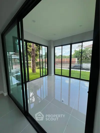 Spacious corner unit with floor-to-ceiling windows and garden view, perfect for natural light lovers.