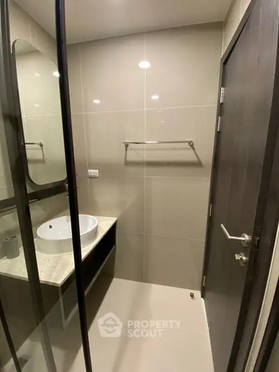 Modern bathroom with sleek design and elegant fixtures