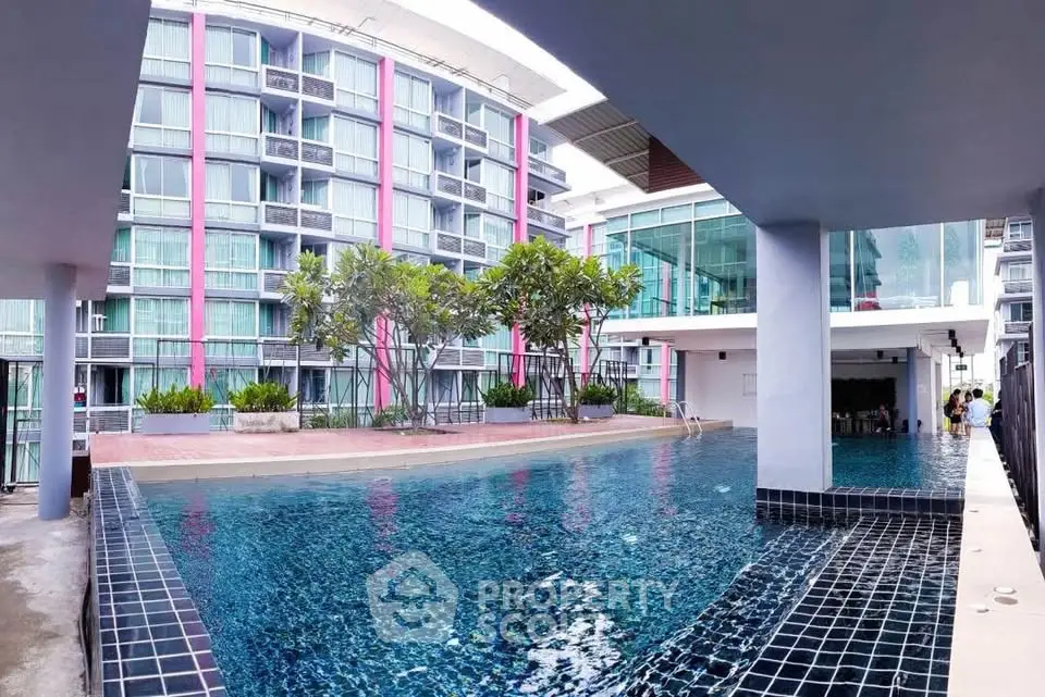 Luxurious condo with stunning pool and modern architecture