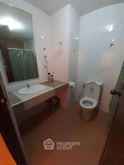 Modern bathroom with sleek fixtures and spacious layout, ideal for comfort and convenience.