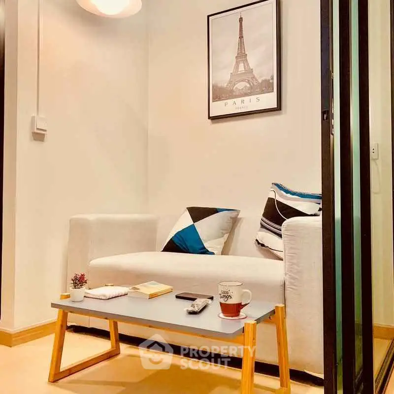 Cozy living room with modern decor and stylish furniture, perfect for relaxation and comfort.