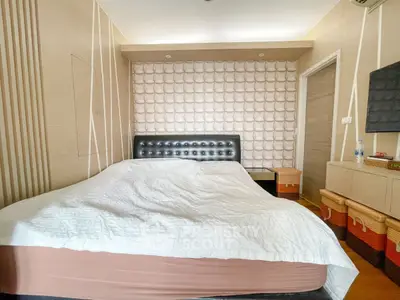 Modern bedroom with stylish decor and comfortable bed in a contemporary apartment.