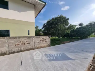 Charming suburban home with spacious driveway and lush greenery