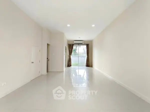 image_rental-27679565