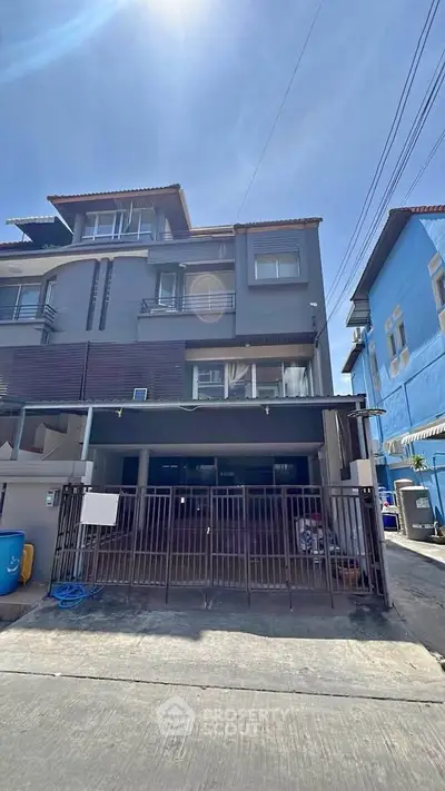 image_rental-27028298