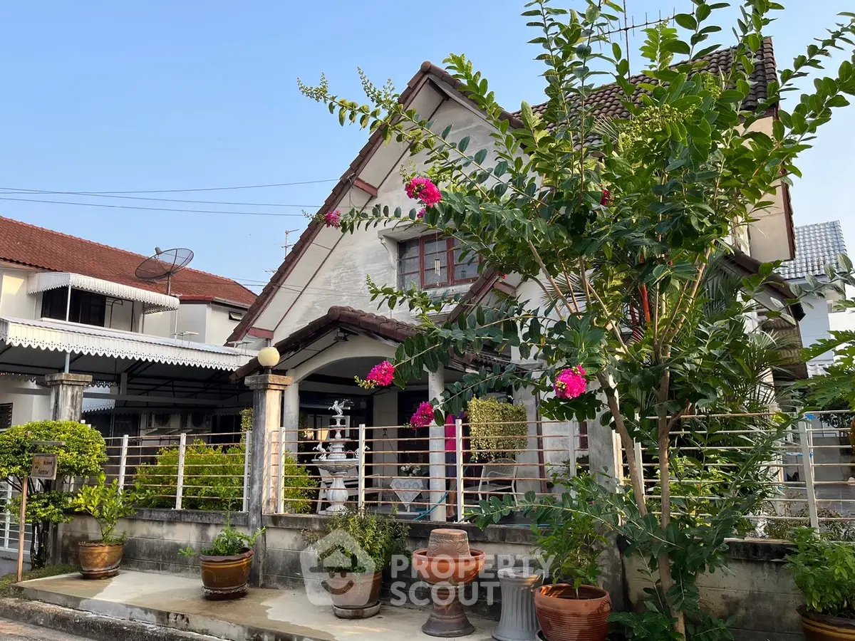 Charming suburban house with lush garden and traditional architecture, perfect for family living.