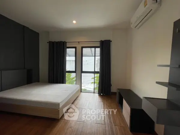 image_rental-29560685