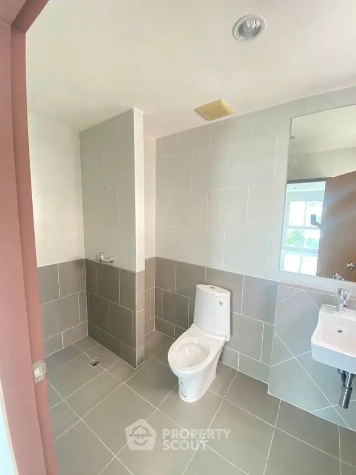 Modern bathroom with sleek tiles and contemporary fixtures, perfect for a stylish home.