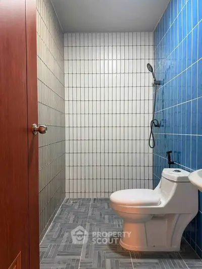 Modern bathroom with stylish tile design and sleek fixtures.