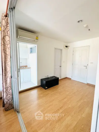 Bright and airy apartment with wooden flooring and modern kitchen