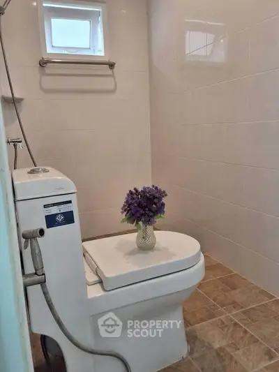 Modern bathroom with sleek white tiles and elegant floral decor