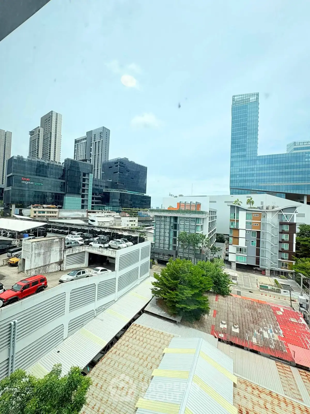 Stunning urban cityscape view with modern high-rise buildings and vibrant skyline.