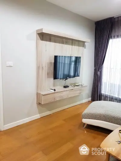  1 Bedroom Condo at Condolette Dwell Sukhumvit 26 Livingroom