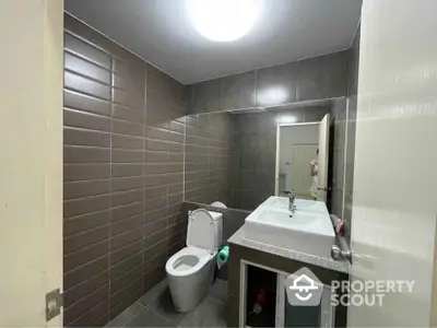 Modern bathroom with sleek tiles and contemporary fixtures