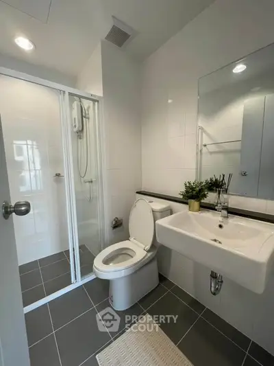Modern bathroom with shower and sleek fixtures in a contemporary apartment.
