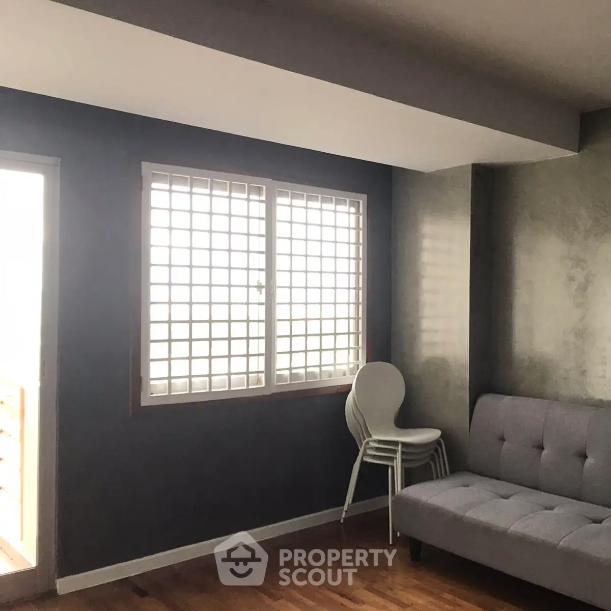  3 Bedrooms Condo  Livingroom