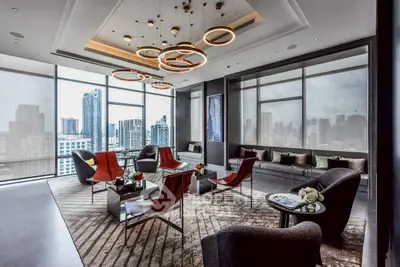 Luxurious modern living room with city skyline view and elegant lighting.