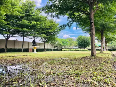 Spacious garden with lush greenery and serene atmosphere, perfect for relaxation and outdoor activities.