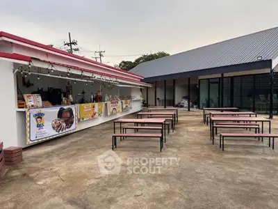 Outdoor food court with seating and modern design, perfect for dining and social gatherings.