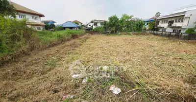Vacant land plot in residential area with potential for development