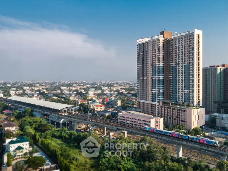 Stunning high-rise building with panoramic city views near train station