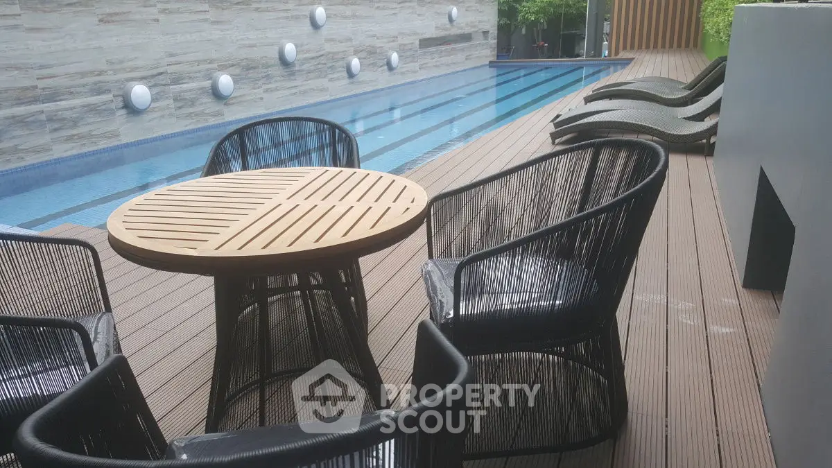 Luxurious poolside area with stylish seating and modern design, perfect for relaxation and entertainment.