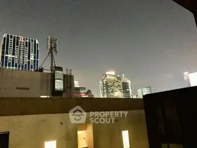 Fully Furnished 1 Bedroom Condo at Klass Langsuan-4