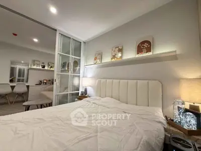 Modern bedroom with stylish decor and cozy ambiance, featuring a comfortable bed and elegant lighting.