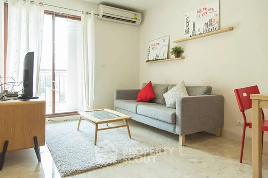 Fully Furnished 1 Bedroom Condo at The Crest Ruamrudee-1