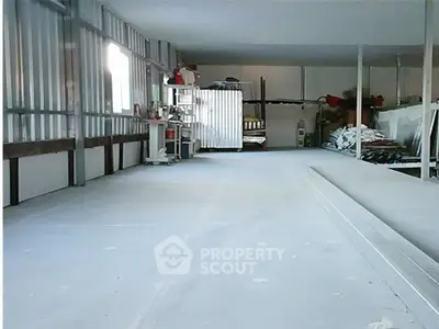 Spacious industrial warehouse with ample storage and high ceilings