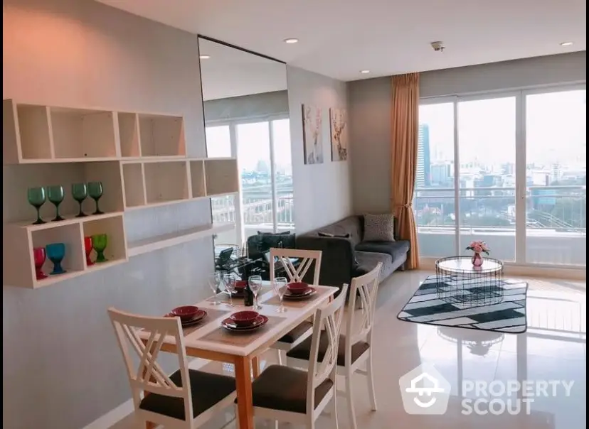 Fully Furnished 2 Bedrooms Condo at Circle Condominium-1