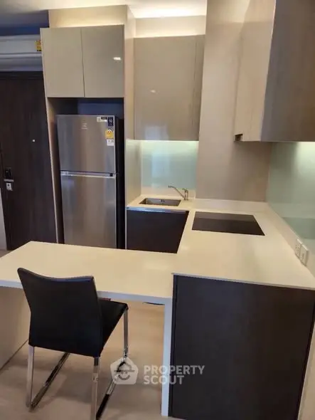 Modern kitchen with sleek cabinetry and integrated appliances in a stylish apartment.