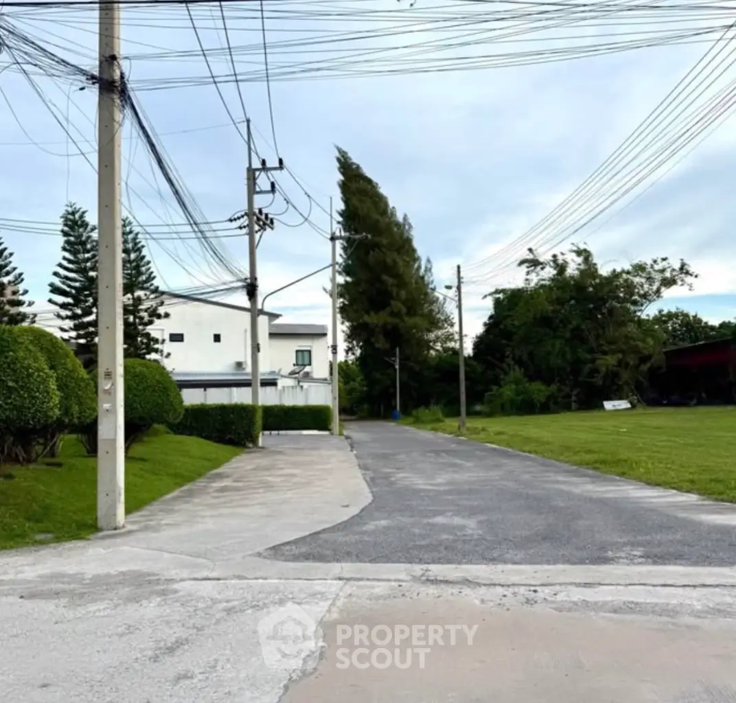 Screenshot 2568-11-12 at 21.49.51.jpg