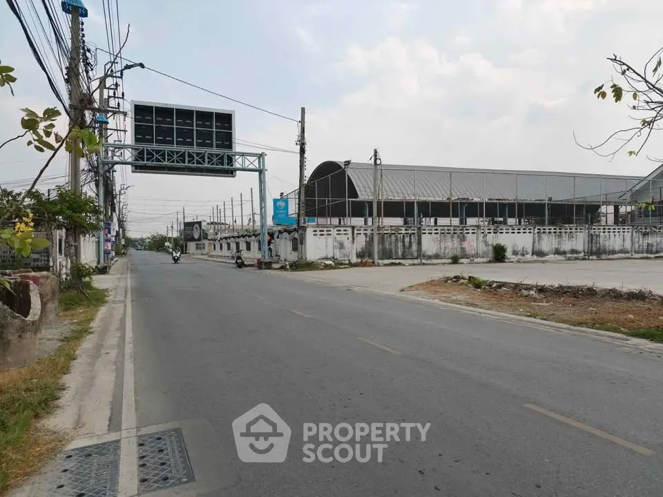 Spacious industrial property with ample road access and large warehouse facilities.