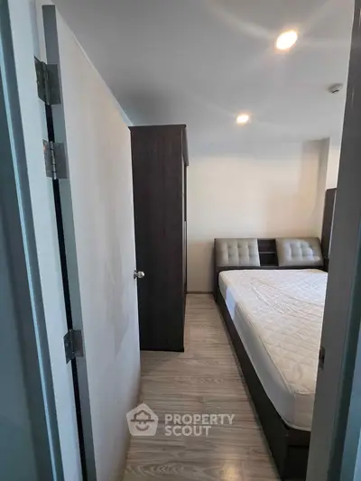 Cozy bedroom with modern furnishings and soft lighting, perfect for relaxation.