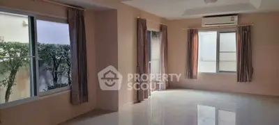 Spacious empty living room with large windows and air conditioning, perfect for natural light and comfort.