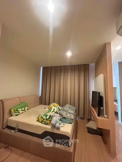 Cozy bedroom with modern decor and natural light, featuring a comfortable bed and stylish furnishings.
