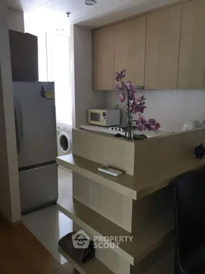 Modern kitchen with sleek cabinets and appliances, featuring a stylish open layout.