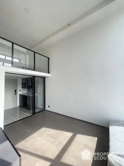 Spacious modern loft with high ceilings and mezzanine in a bright open layout.