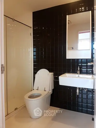  1 Bedroom Condo at The Room Sukhumvit 64-3