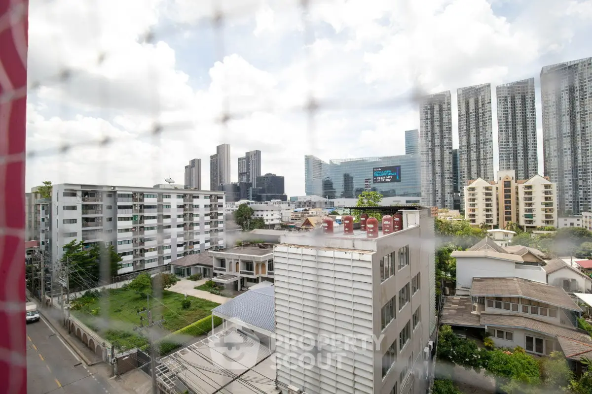 Stunning cityscape view from a high-rise building showcasing modern skyscrapers and residential areas.