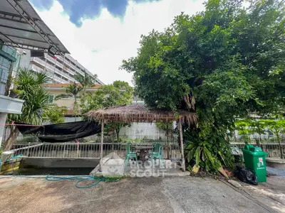 Charming garden area with lush greenery and cozy seating, perfect for relaxation and outdoor gatherings.