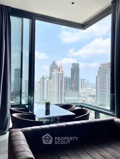 Luxurious living room with stunning city skyline view, featuring modern furniture and floor-to-ceiling windows.