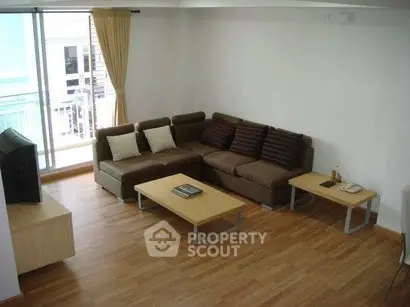  3 Bedrooms Apartment at Y O Place-1